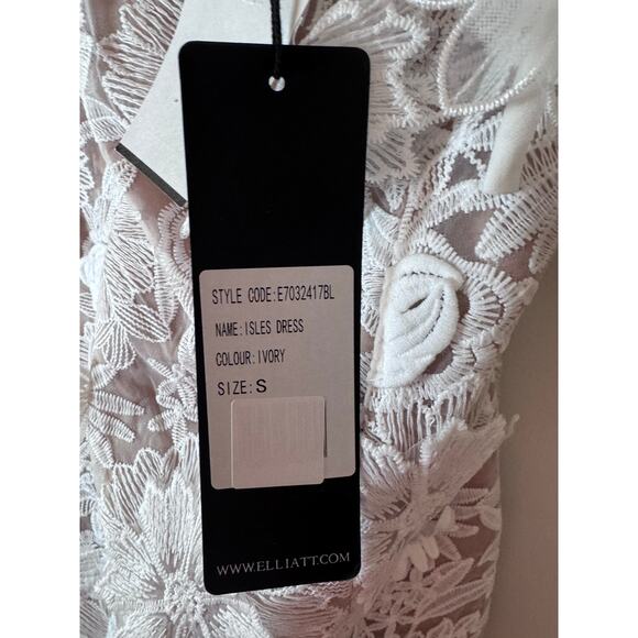 Elliatt Isles Floral Applique Mini Dress, Size S, White, NWT $328 - Picture 15 of 16